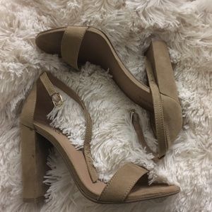 ✨Nude Heels✨